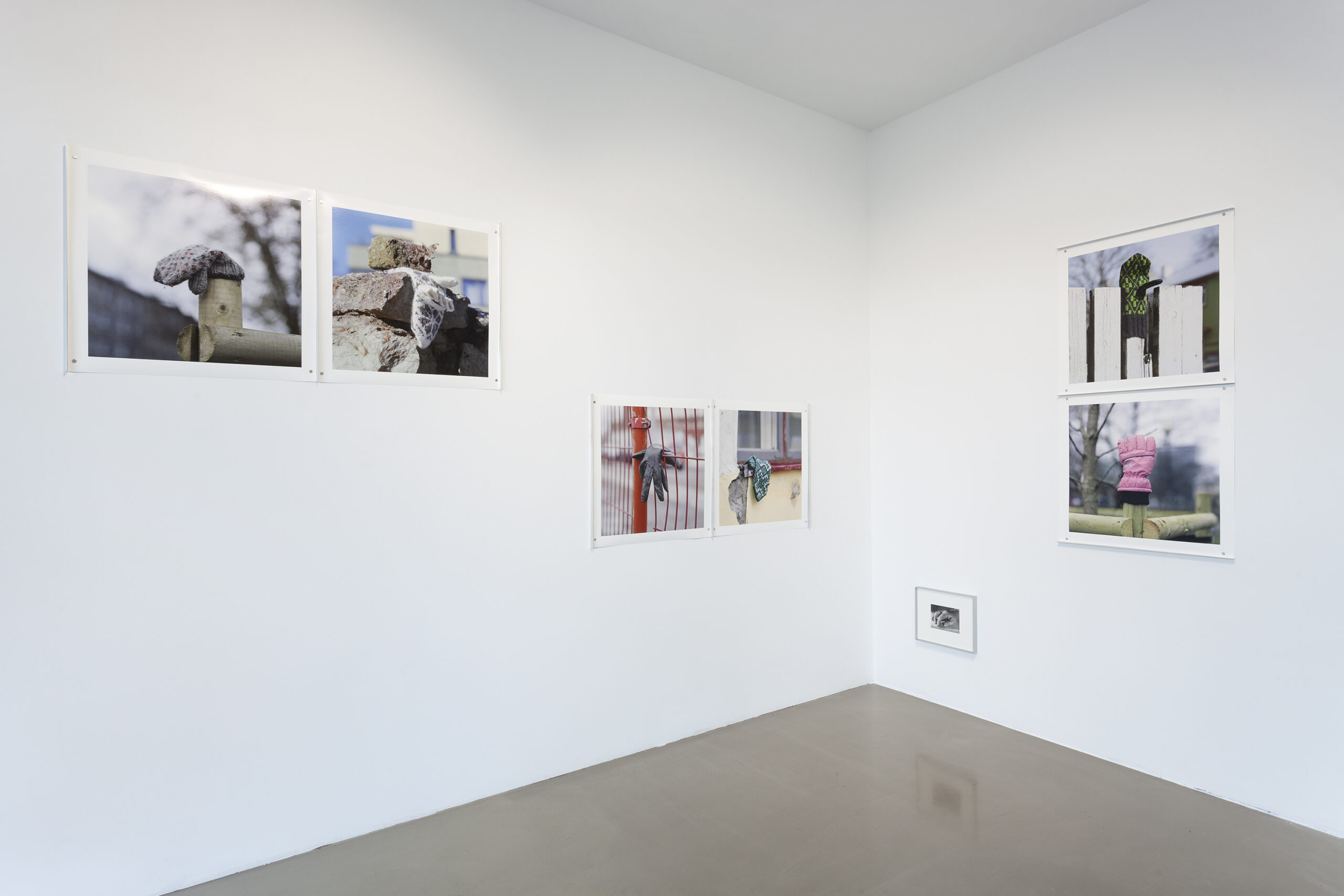Exhibition view in Cosar gallery, Düsseldorf. Photo: Paul Kuimet